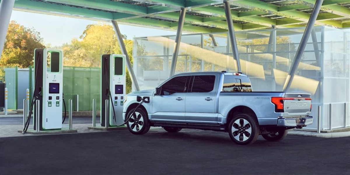 The Rise of 800V Systems: Powering the Next Generation of EV Superchargers