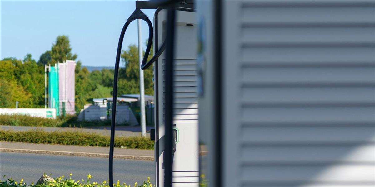 Charging the Next Generation: How Megawatt Charging Enables Long-Haul Electric Semi-Trucks
